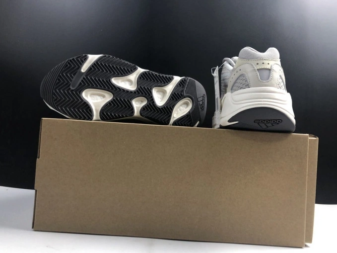 Yeezy Cream 700 Adidas GY7924 V2 Cream Boost 1012